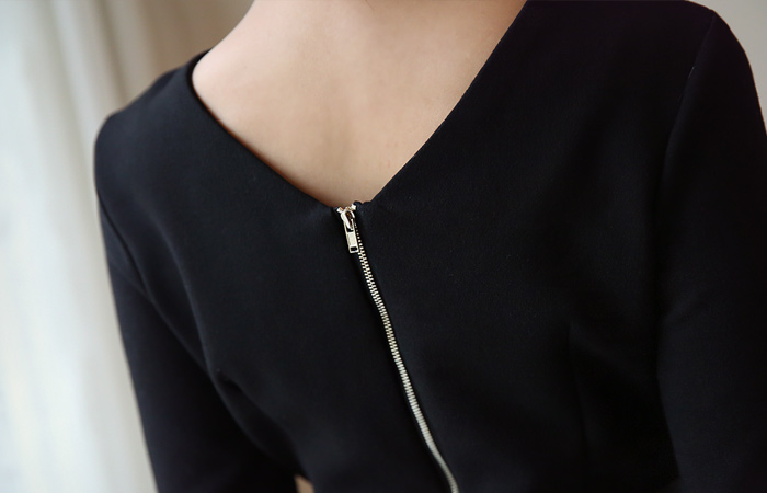 Rear V-Line Black Dress (BeltSET)