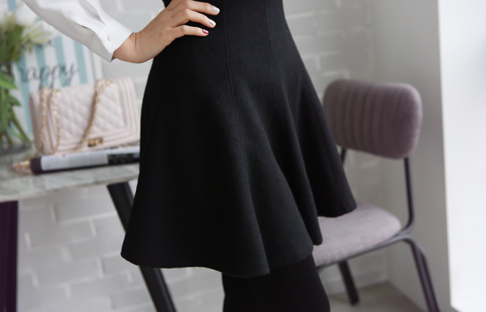 simple High incision Flare Skirt