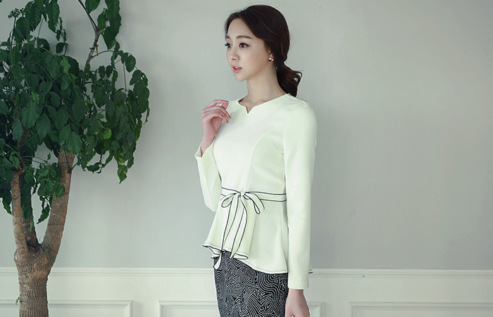 Heart Line Neck Ruffle Blouse (belt strap)