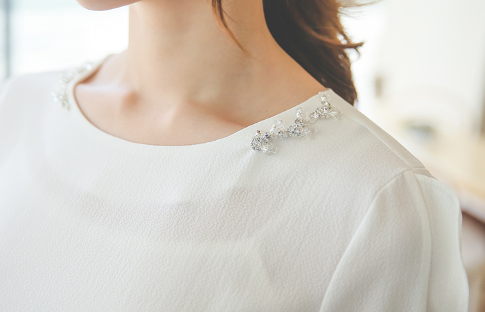 Cubic Leaf Frill Sleeve Blouse