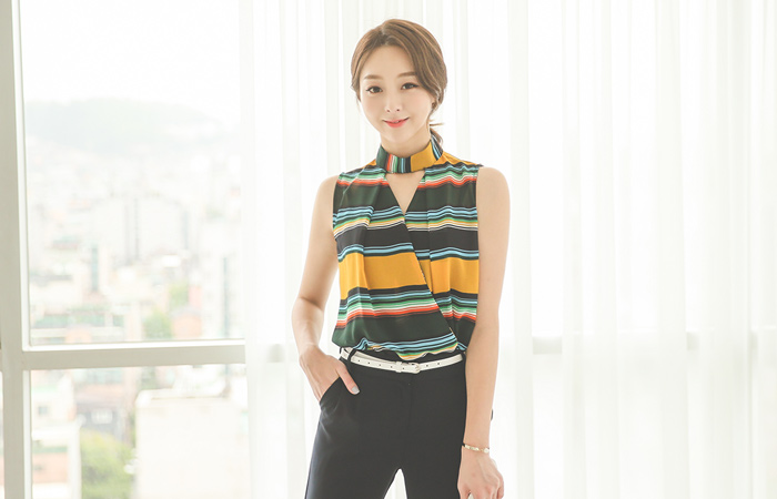 Color Line Choker Neck Blouse