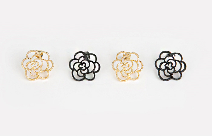 Silhouette rose earring