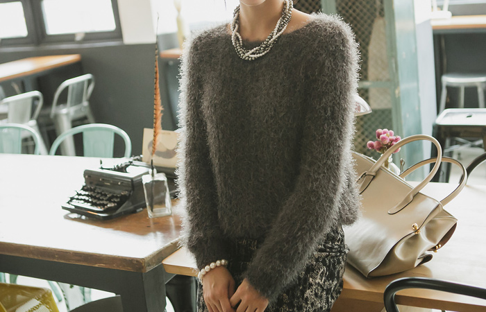 Knit four short wings