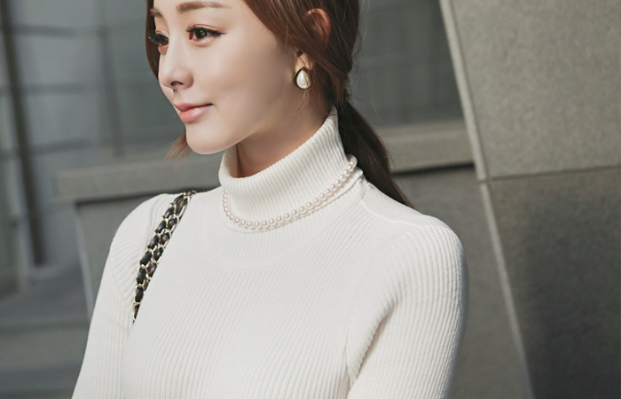 Basic Corrugated Neck Knit Paula