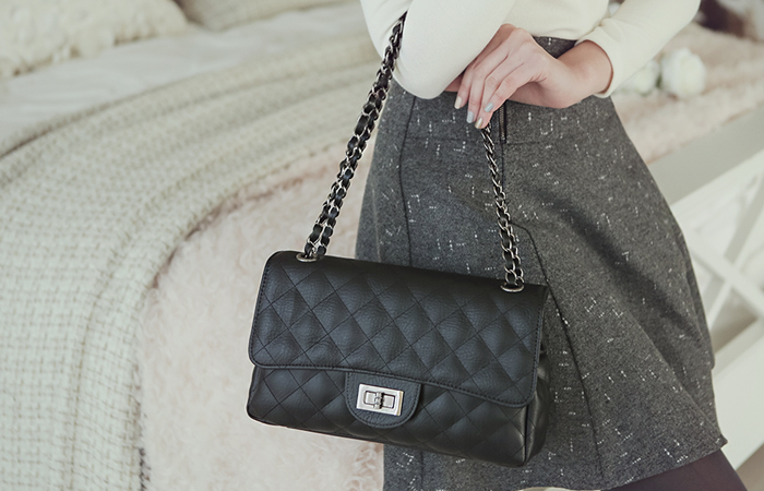 Quilting bag with silver chain