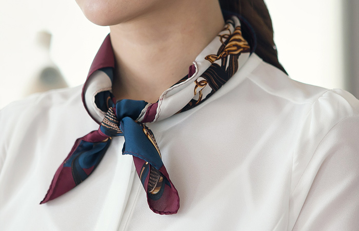 Tri-color belt pattern scarf