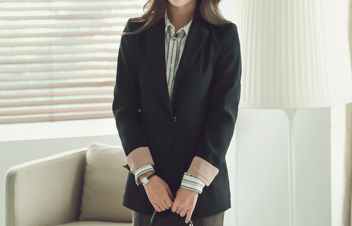 Kara color slim half sleeve jacket