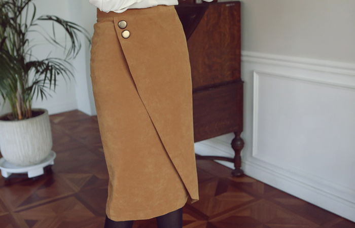 Diagonal pencil skirt Suede wrap