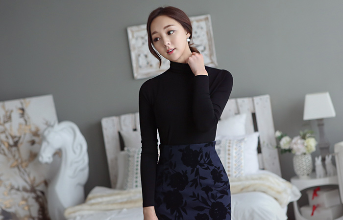 Basic solid tee Paula