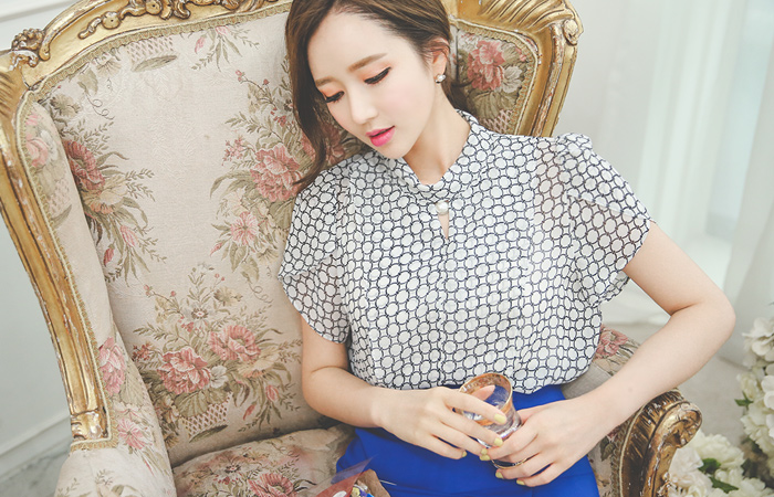 V teuim pearl rolnek Blouse