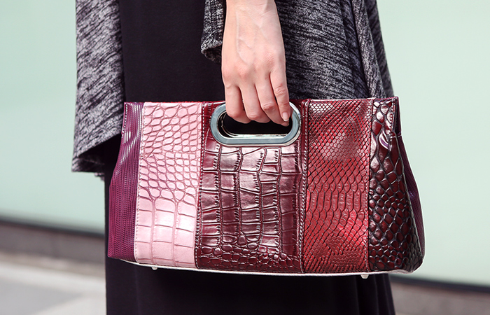 [Models wear29 car] Silver Snap Snake skin Clutch bag