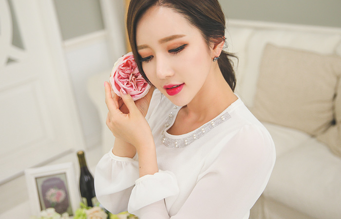 Silver Pearl Round Blouse