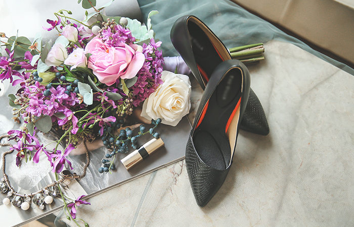 Slim side cushion heel pumps