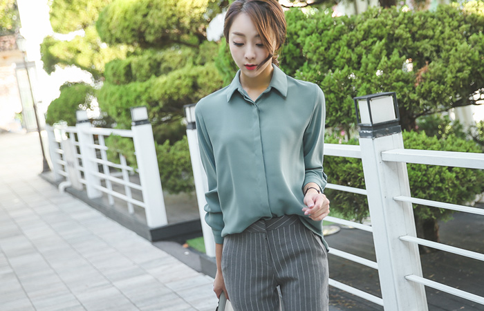 simple hidden Kara Blouse