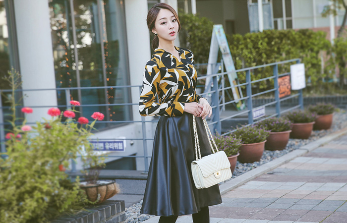 Common V-neck Blouse