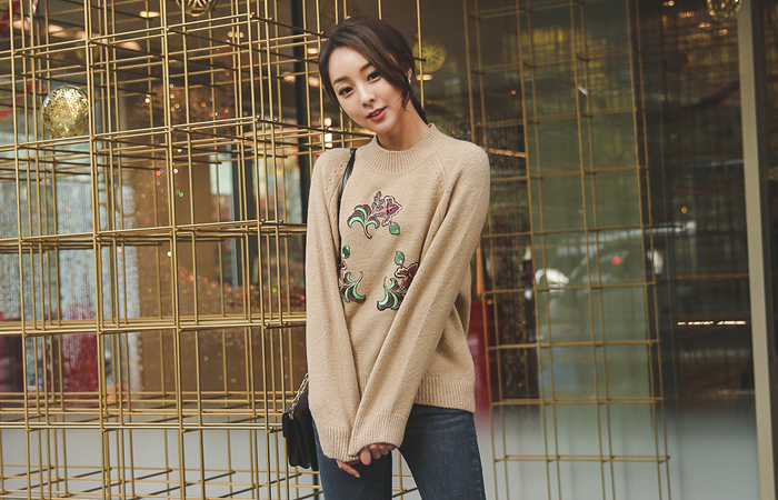 oriental Flower Embroidery Knit