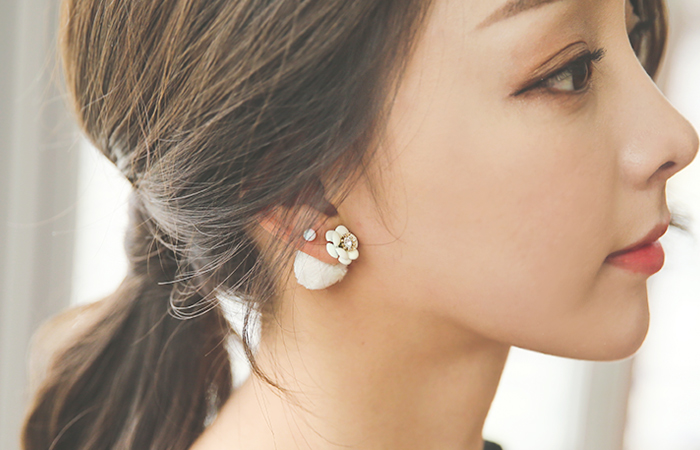 St. polyamic big earring clutch