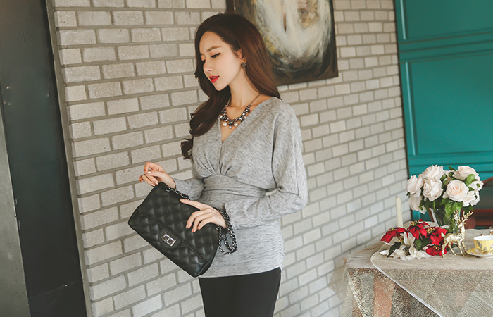 Glam rear shearing ribbons knit tops