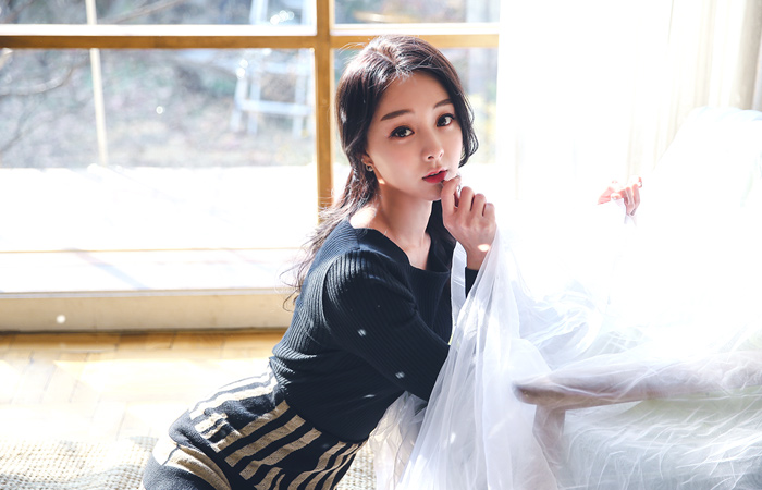 Square Neck Knit pearl buttons