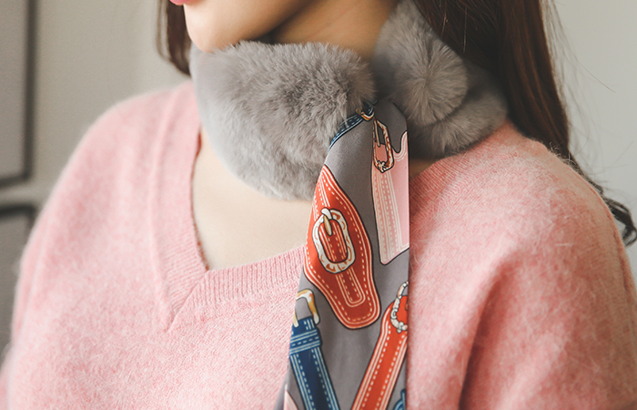 Real Rex putt Willie scarf