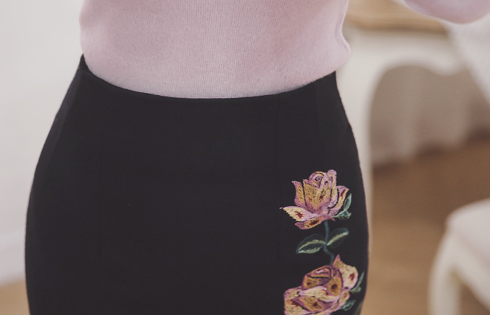 It rose embroidery Pencil Wool Skirt