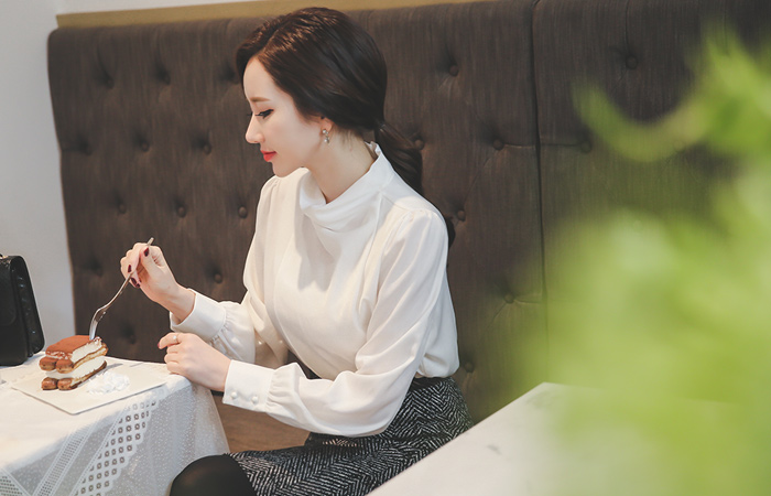 Highneck double Silky Wrinkle Blouse