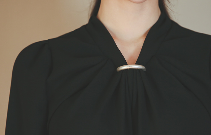 Volume drape ring Blouse