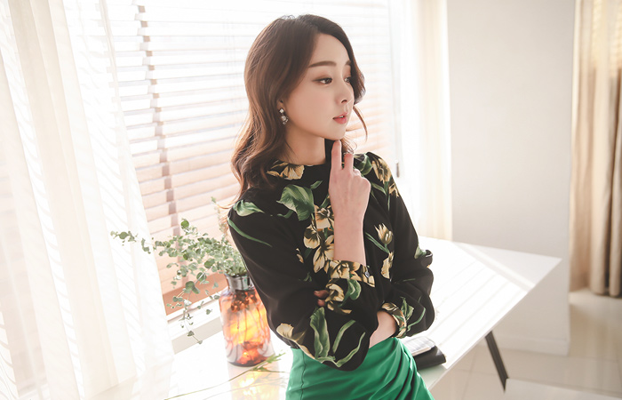 Lily Ruched Neck Blouse