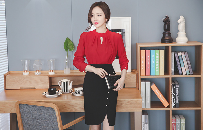 Tulip Skirt incision pearl buttons