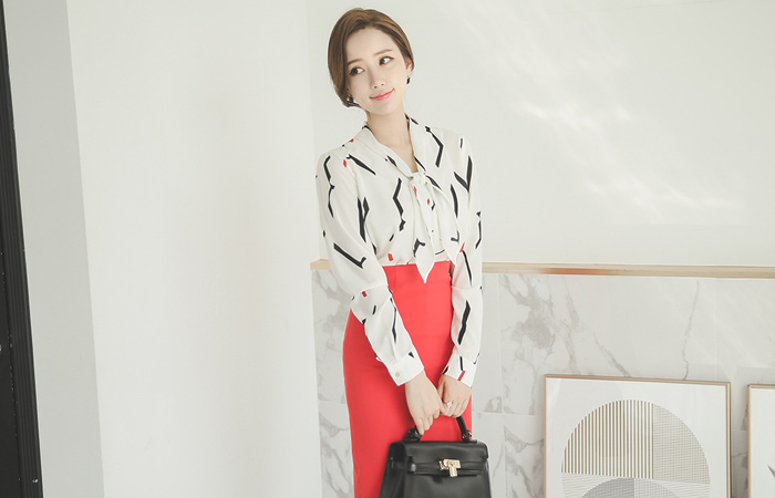 Crack stick scarf Blouse