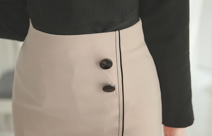 Black piping line Skirt