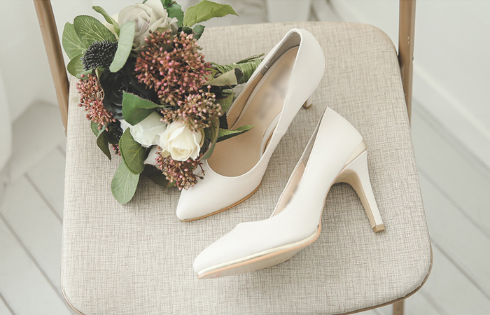 Luxury gold tips pumps Hill