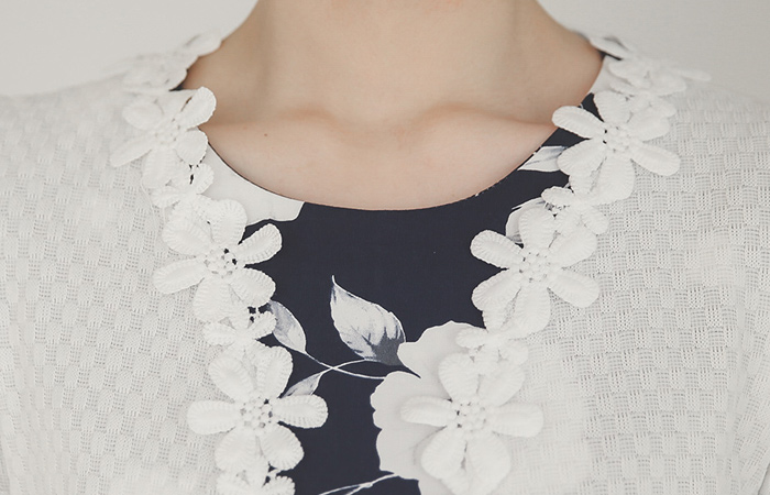 Embossed Flower Trimming Cardigan