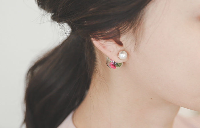 Pearl earring (silver needle)