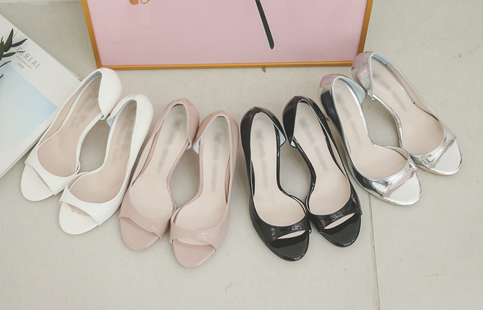 Toe open Enamel Pump