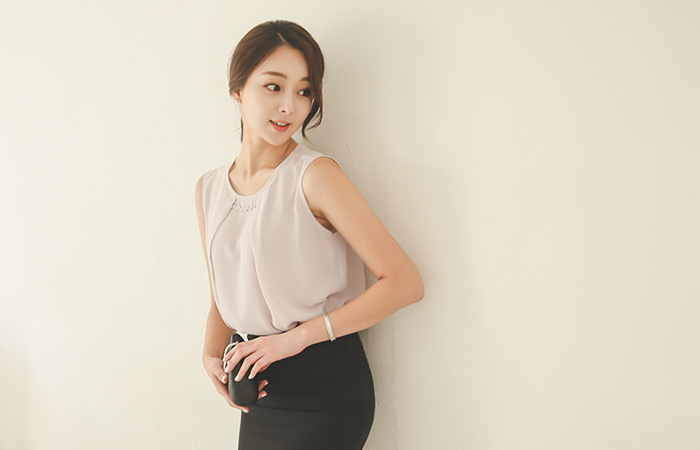 Luxury Cubic Decoration Tuck Blouse