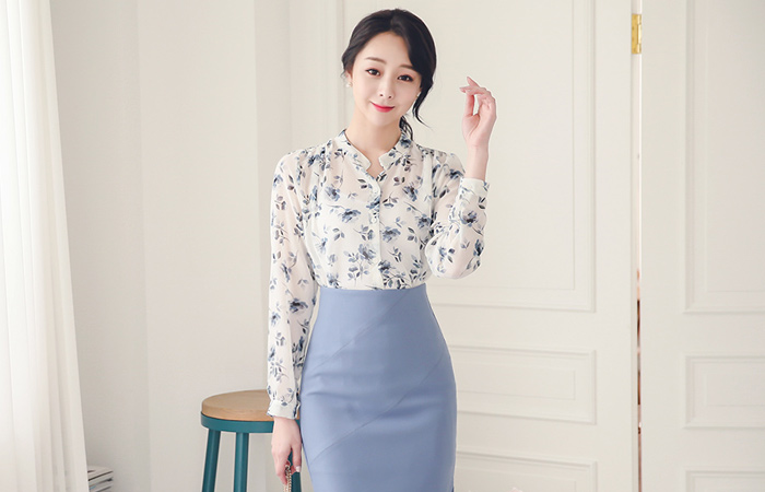 Tone on tone Flower Wrinkle Chiffon Blouse