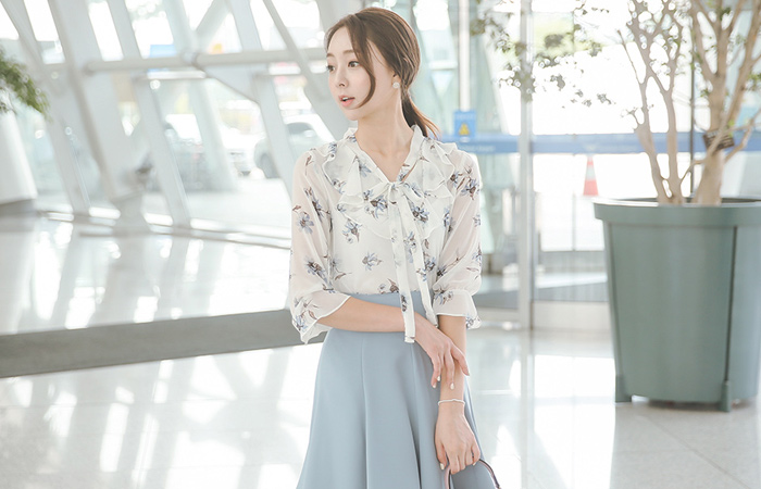 Water floral sprig bowknot Blouse