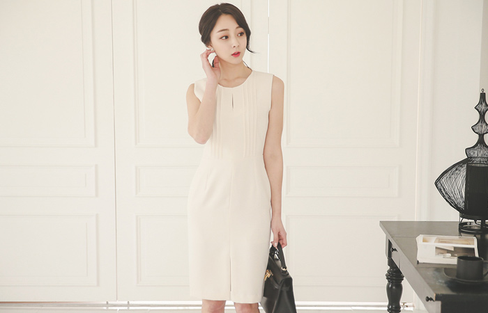 Slit key point line pin tuck Dress
