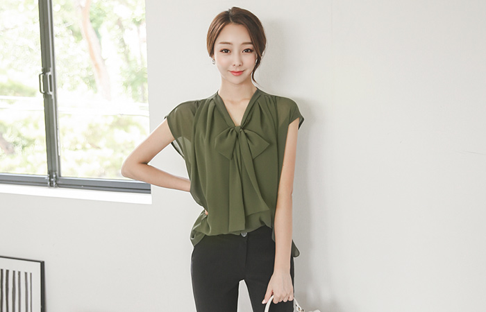 Ribbon Tie Shirring Neck Double Chiffon Blouse