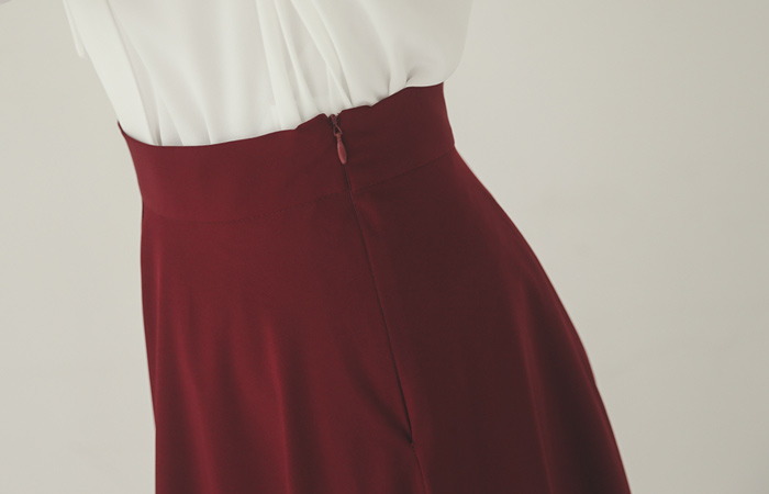 Classic Silky Chin Flare Skirt