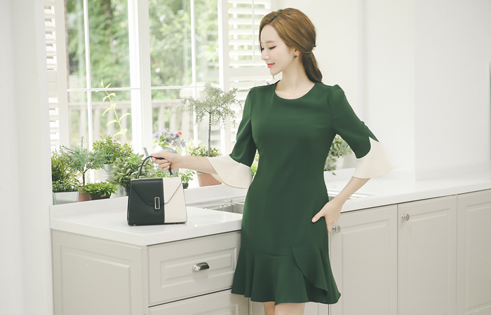 Petal Sleeve Ruffle Line Dress