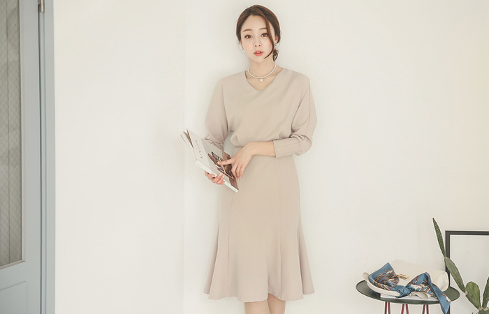 feminine top and a volume adjuster Dress