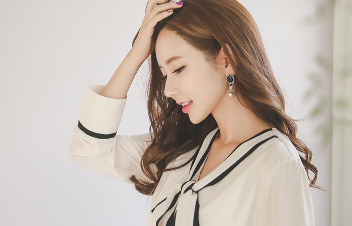 Black Lining Ribbon Tie Dress