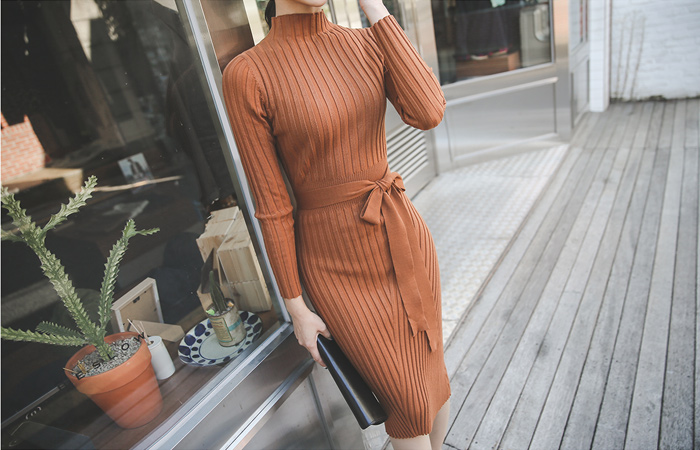 Unblocked Corrugated Ban Pole Knit Dress