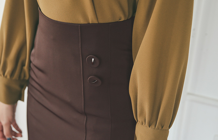 Side Cutting Tip Button Midi Skirt