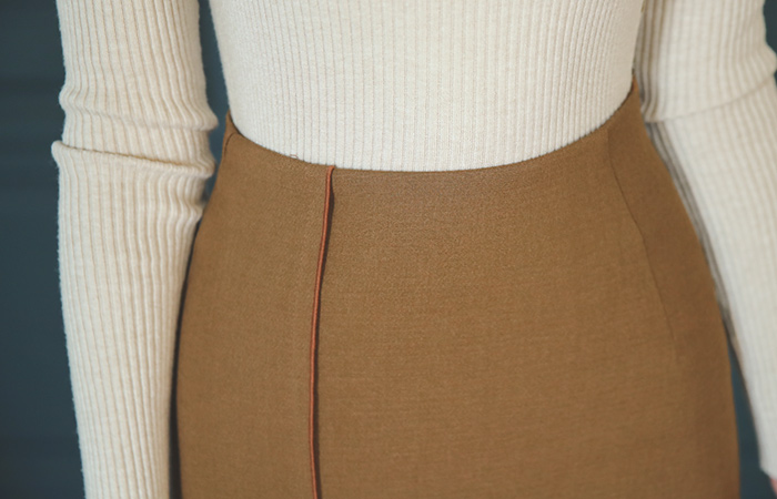 Natural Piping Slit Skirt