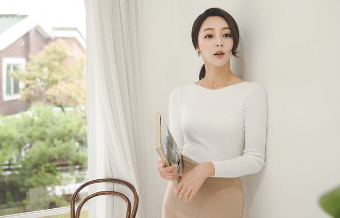 Cache Touch Slim Boat Neck Knit