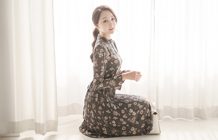 Audrey Flower Pleats Dress