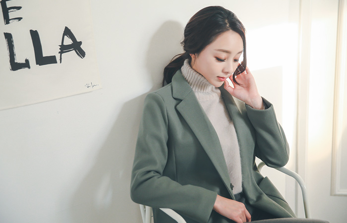 Big Pocket Taylor Belted Wool Court